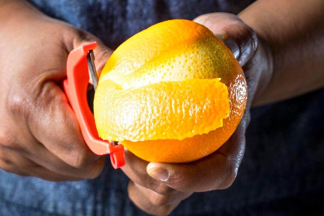 How to Garnish Your Cocktails Like a Professional Bartender