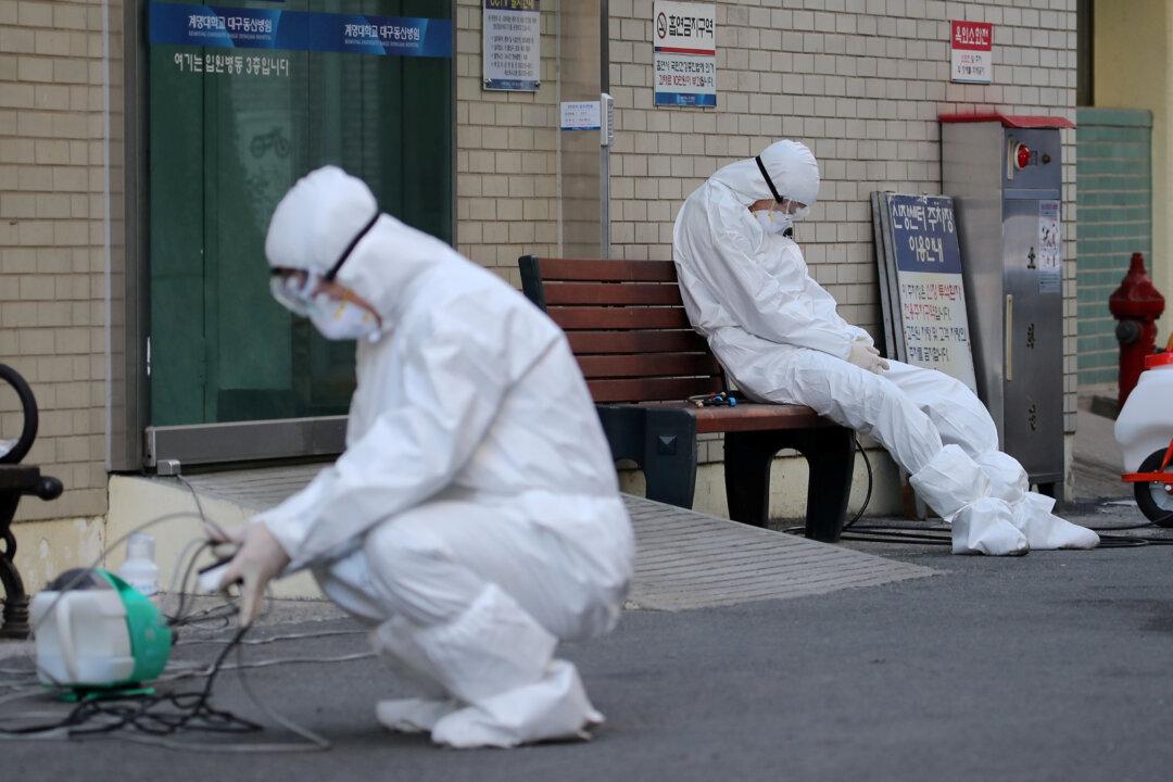 Some Samsung, Hyundai Workers Self-Quarantine as South Korea Braces for Virus Impact