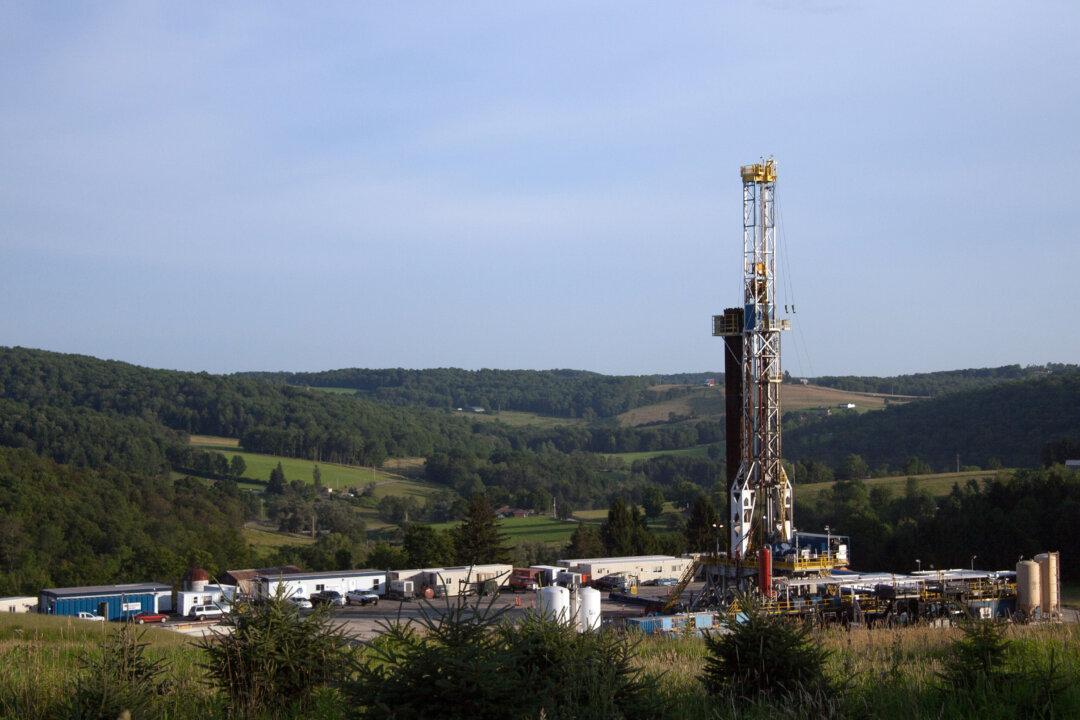Shortage of Fracking Gear Is Hampering US Shale Oil Output