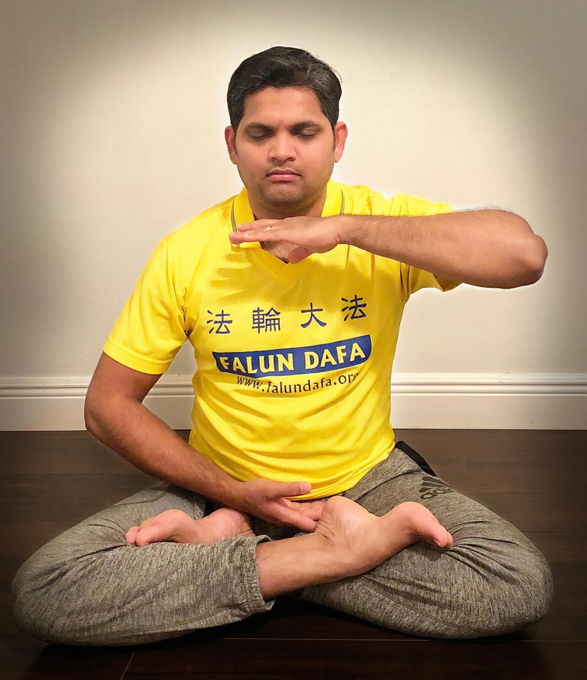 Rakesh practicing the fifth exercise of Falun Dafa. (Photo courtesy of Rakesh Nayak)