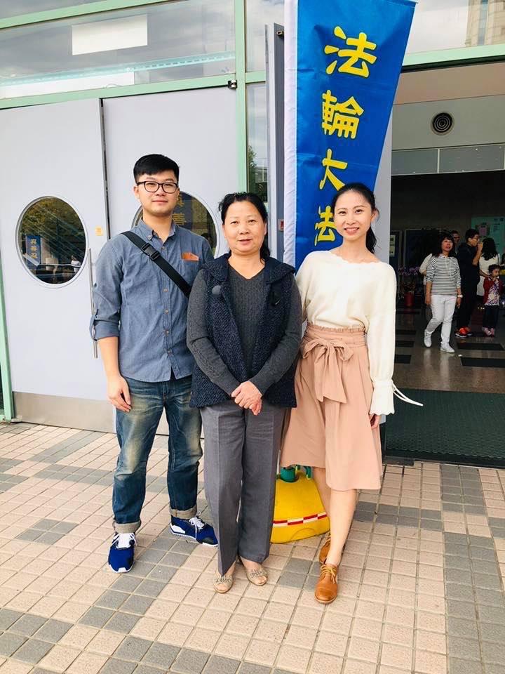 Yang Chih Chiao with her mother and brother. (Courtesy of Yang Chih Chiao)