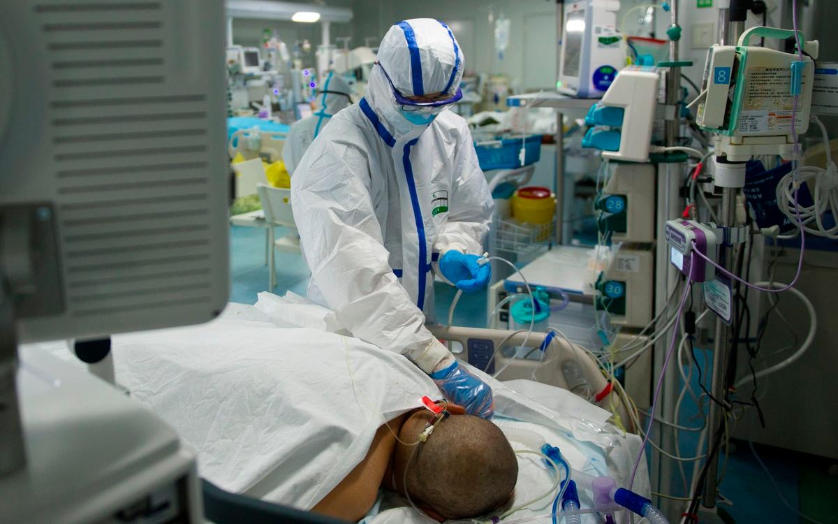 Two Chinese Nurses Call for Overseas Help in Stretched Virus Wards