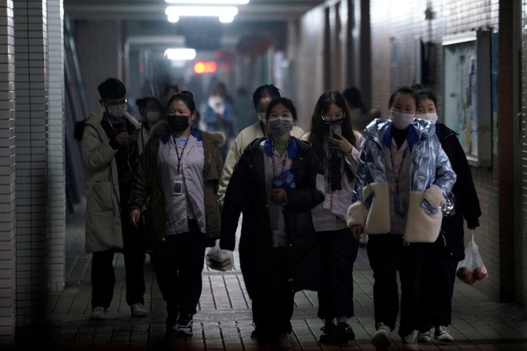 Slow Return of China’s Migrant Workers Hobbles Factory Restarts