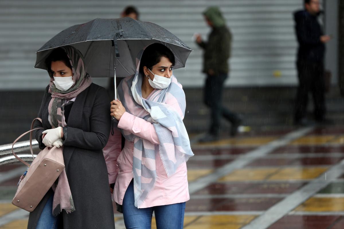 Virus Outbreak in Iran Sickens Hundreds, Including Leaders