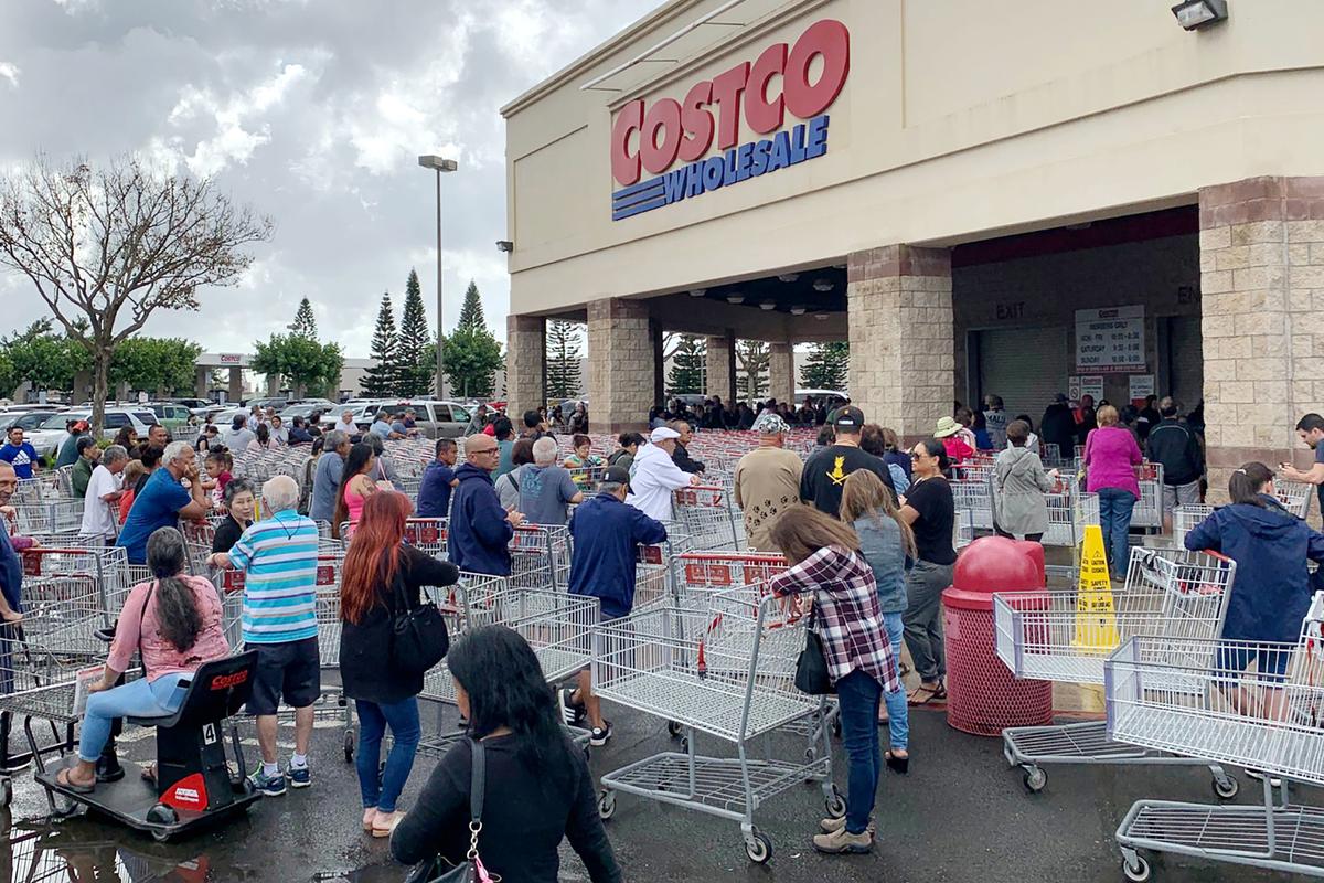 Shoppers line up outside a Costco to buy supplies amid the COVID-19 outbreak in Honolulu, Hawaii, on Feb. 28, 2020. (Duane Tanouye via Reuters)