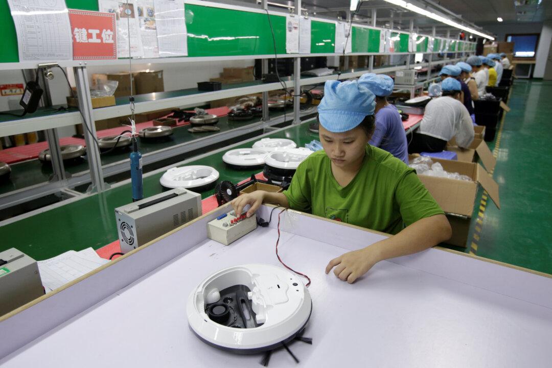 China February Factory Activity Contracts at Record Pace as Coronavirus Bites