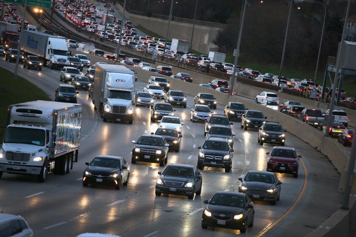 The Kennedy Expressway is clogged with cars as rush-hour commuters and Thanksgiving holiday travelers try to make their way through the city, in Chicago, Ill., on Nov. 21, 2017. (Scott Olson/Getty Images)