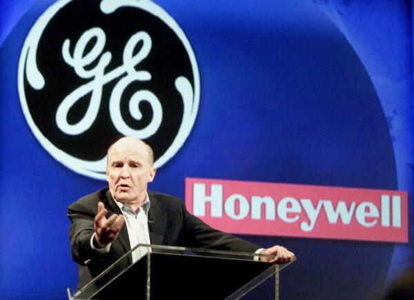 General Electric chief executive officer John "Jack" Welch speaks at a press conference in New York, on Oct. 23, 2000. (Reuters)
