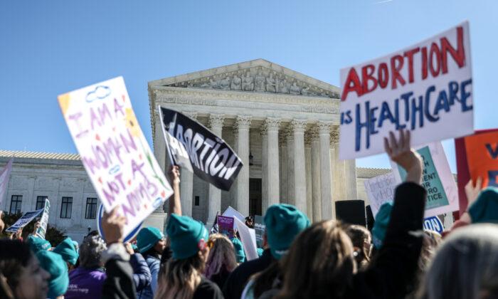 Supreme Court Considers Law That Requires Admitting Privileges for Abortion Docs