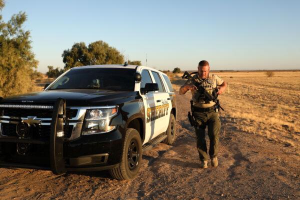 Pinal County Sheriff’s deputy Erik Larson prepares to look for signs of illegal alien and smuggling activity in a common pick-up area, in Pinal County, Ariz., on Nov. 13, 2019. (Charlotte Cuthbertson/The Epoch Times)