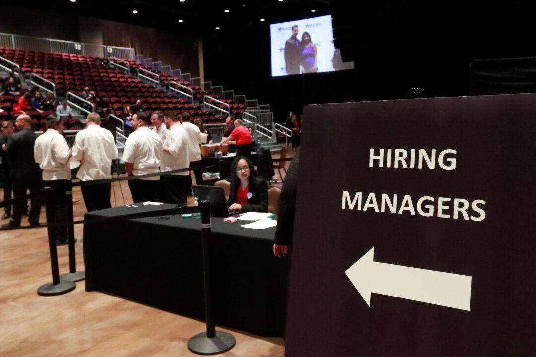 US Private Hiring Exceeds Expectations in September