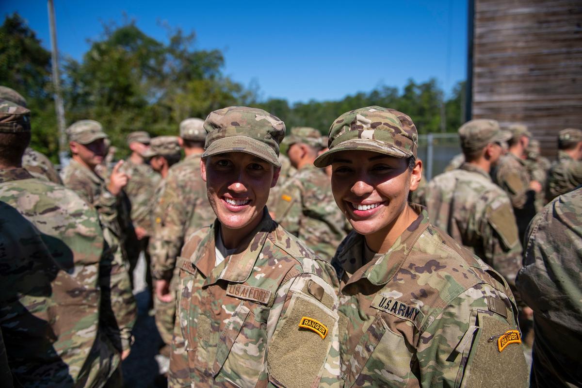 Hibsch, Maneuver Center of Excellence leaders, and the family and friends of Ranger Class 2019 attend graduation on Aug. 30, 2019. (Courtesy of <a href="https://www.dvidshub.net/image/5713959/airborne-and-ranger-training-brigade-graduation-clas-08-19">Patrick Albright, Maneuver Center of Excellence, Fort Benning Public Affairs/U.S. Army</a>)