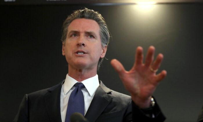 California Governor Calls on All Bars, Pubs to Close Over Coronavirus
