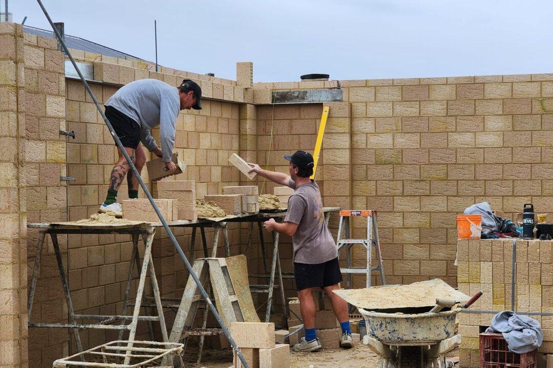 Fewer Australians Opt to Change Careers Amid High Cost of Living