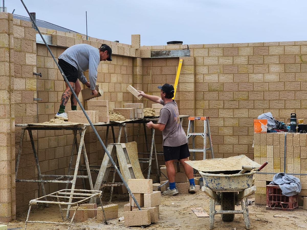 Fewer Australians Opt to Change Careers Amid High Cost of Living