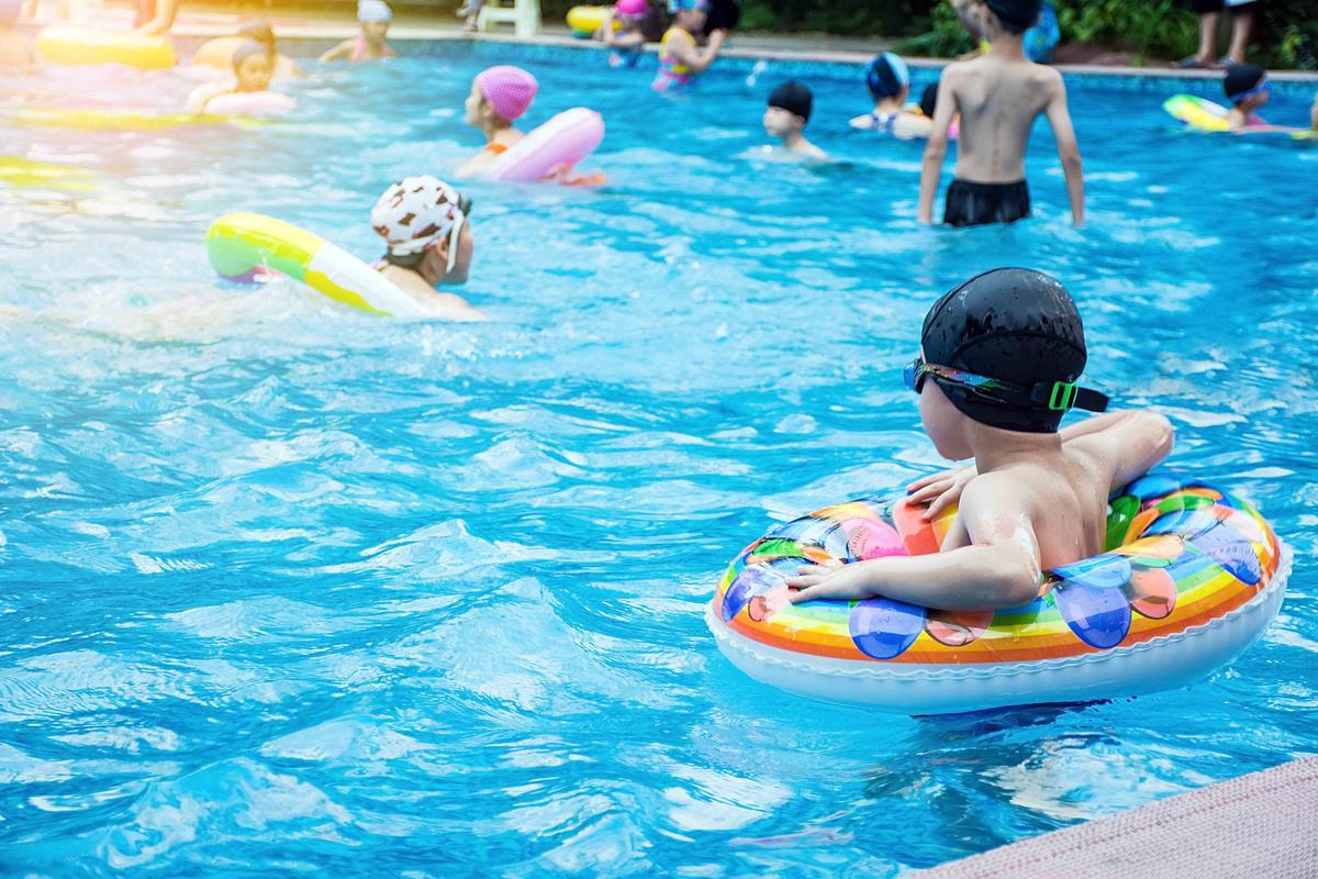 Illustration - Shutterstock | <a href="https://www.shutterstock.com/image-photo/summer-swimming-pool-happy-children-swim-682052107">WR.lili</a>