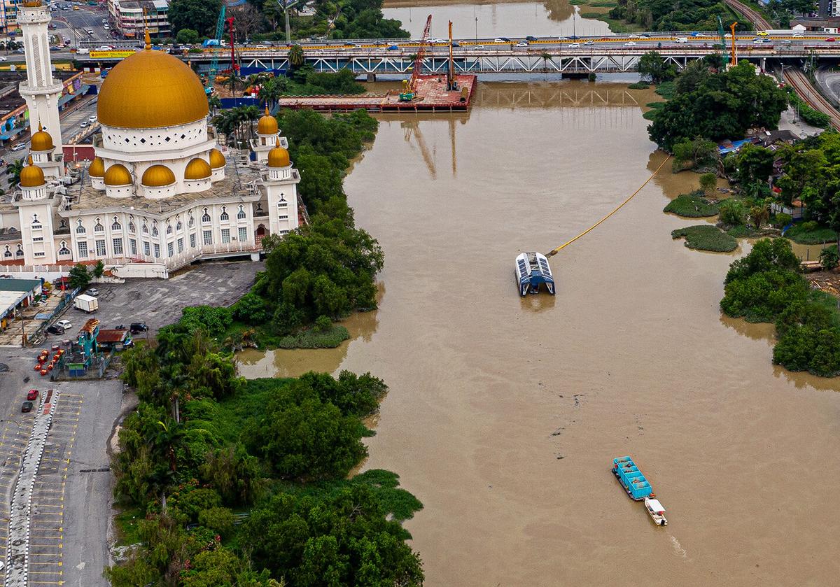 The Interceptor in Klang, Malaysia. (Courtesy of <a href="https://theoceancleanup.com/">The Ocean Cleanup</a>)