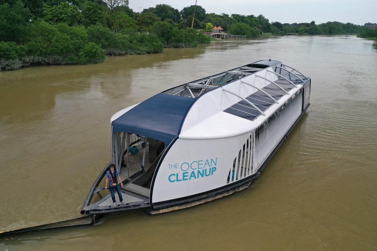 Operational Interceptor in Klang River, Malaysia. (Courtesy of <a href="https://theoceancleanup.com/">The Ocean Cleanup</a>)