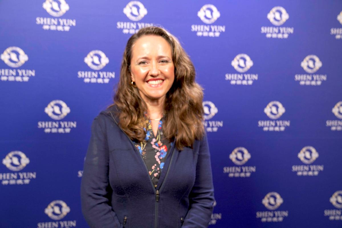Sydney Law Lecturer, Author Says Shen Yun Is a ‘Roller-Coaster of Emotions’