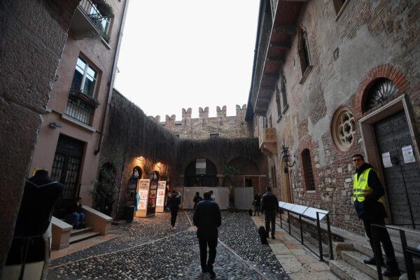 An iconic balcony scene of Romeo and Juliet, virtually deserted as Italy battles a coronavirus outbreak,in Verona, Italy, on March 7, 2020.(Alberto Lingria/Reuters)