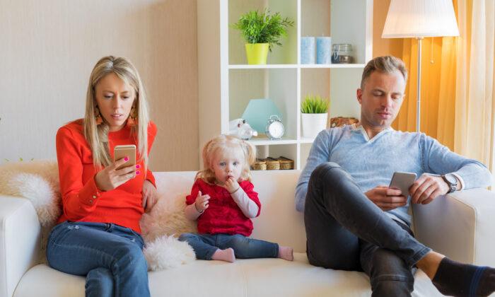 ‘Technoference’: Why We Should Be Worried About Parents’ Screen Time