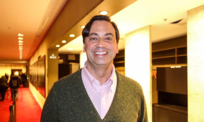 Shen Yun Moves Consultant With Its Commitment, Passion, Intensity