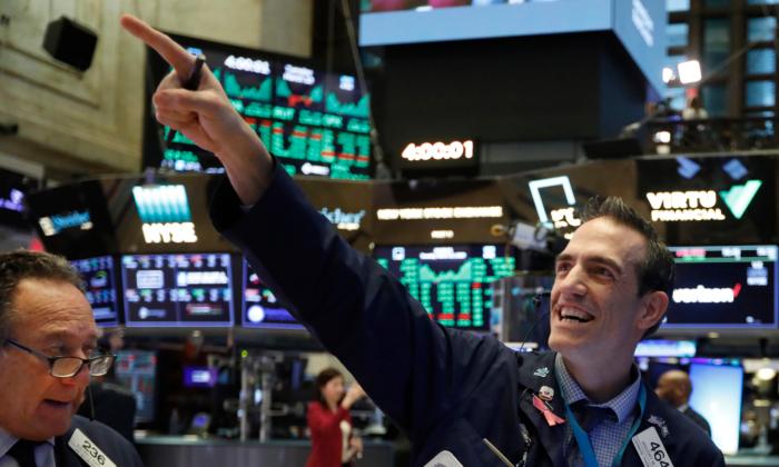 Stocks Recoup Most Big Losses as Investors Await Virus Aid
