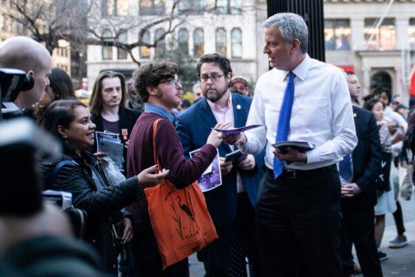 New York Mayor Bill de Blasio visits Union Square to distribute information about the coronavirus in New York City on March 9, 2020. (Jeenah Moon/Getty Images)
