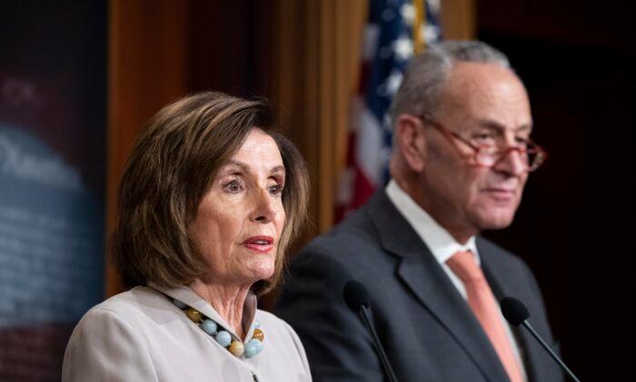 Pelosi, Schumer Call on GOP to Act Ahead of Unemployment Cliff