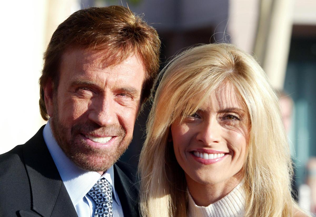 ©Getty Images | <a href="https://www.gettyimages.com/detail/news-photo/actor-chuck-norris-and-his-wife-gena-okelley-arrive-at-the-news-photo/51000683?adppopup=true">Frazer Harrison</a>