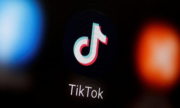 US Senators Seek to Ban Federal Employees From Using TikTok on Their Phones