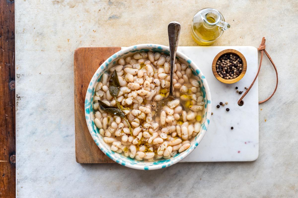In every restaurant in Tuscany, you’ll find a side dish of white cannellini beans served with good Tuscan extra virgin olive oil. (Giulia Scarpaleggia)