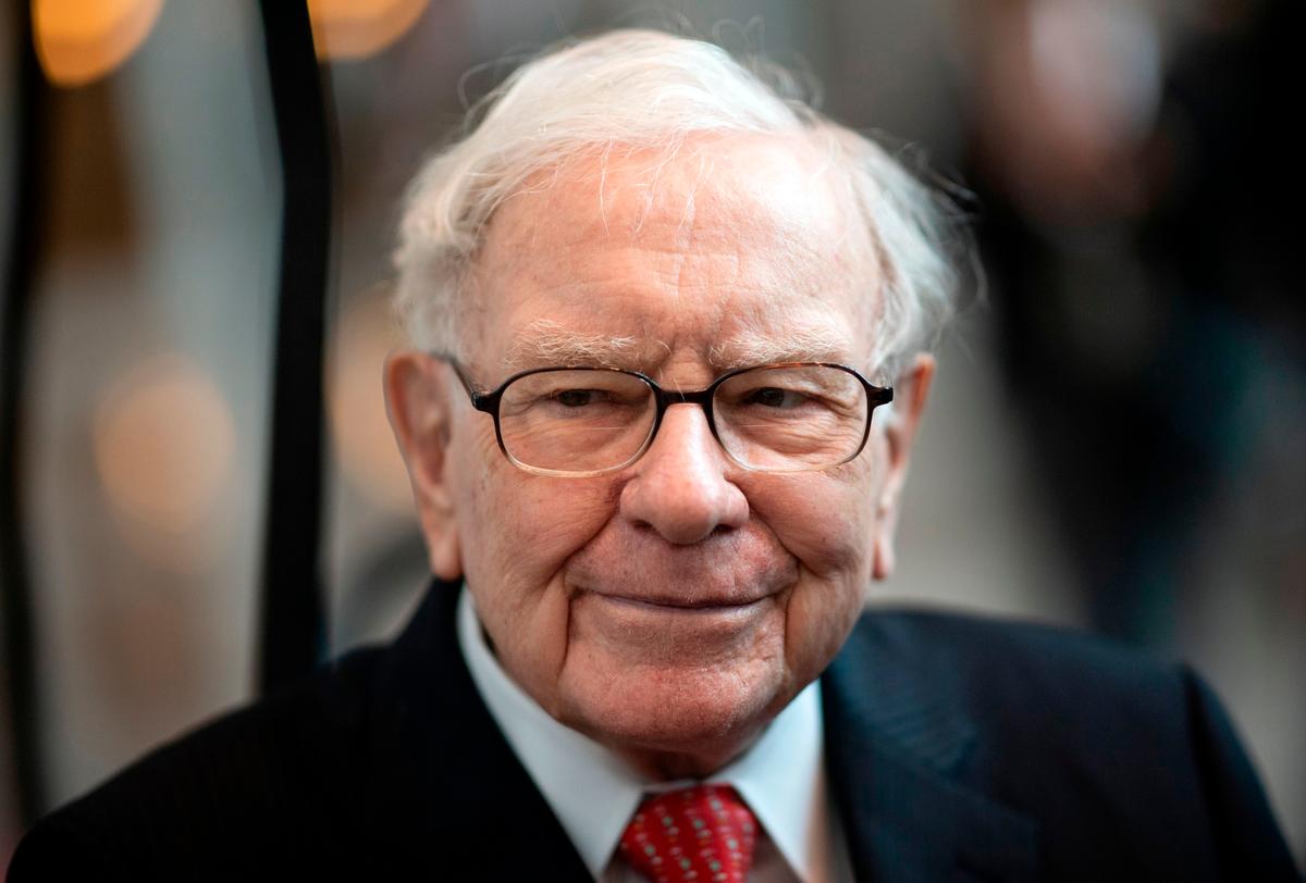 Warren Buffett Preaches Confidence in America, Warns ‘Deficits Have Consequences’
