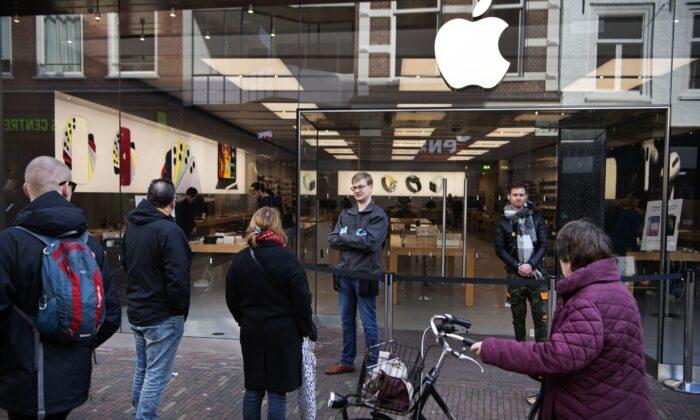 Apple Closing All Stores Outside China for 2 Weeks