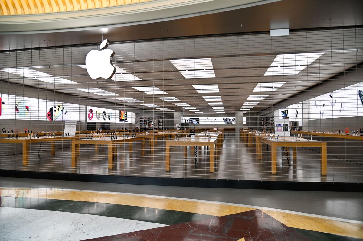 A shuttered Apple store in Rome, Italy, on March 12, 2020. (Andreas Solaro/AFP via Getty Images)