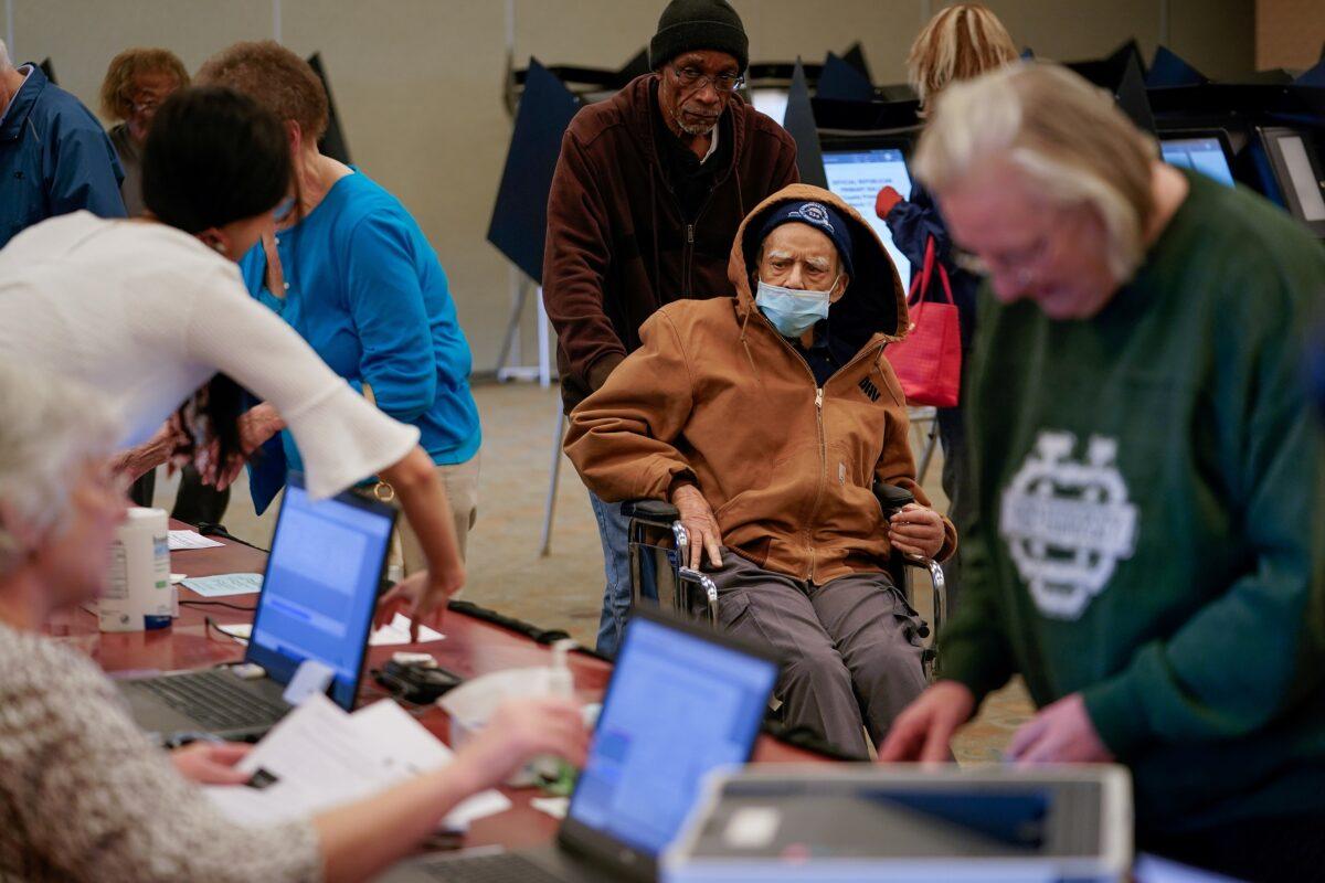 Robert Harrison, 96, arrives to vote while wearing a mask to prevent exposure to the virus that causes COVID-19, in Hamilton, Ohio on March 12, 2020. (Bryan Woolston/Reuters)