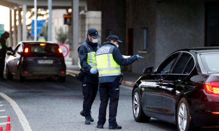 Spain Turns Back Cars From Land Borders as Coronavirus Death Toll Nears 500