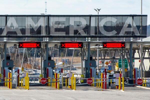 Several lanes at the United States border crossing in Lacolle, Quebec, is closed, on March 18, 2020. (Ryan Remiorz/The Canadian Press via AP)