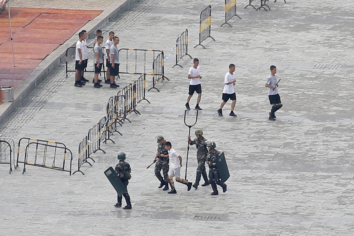 Chinese servicemen attend a crowd control exercise at the Shenzhen Bay Sports Center in Shenzhen across the bay from Hong Kong, China, on Aug. 16, 2019. (Thomas Peter/Reuters)