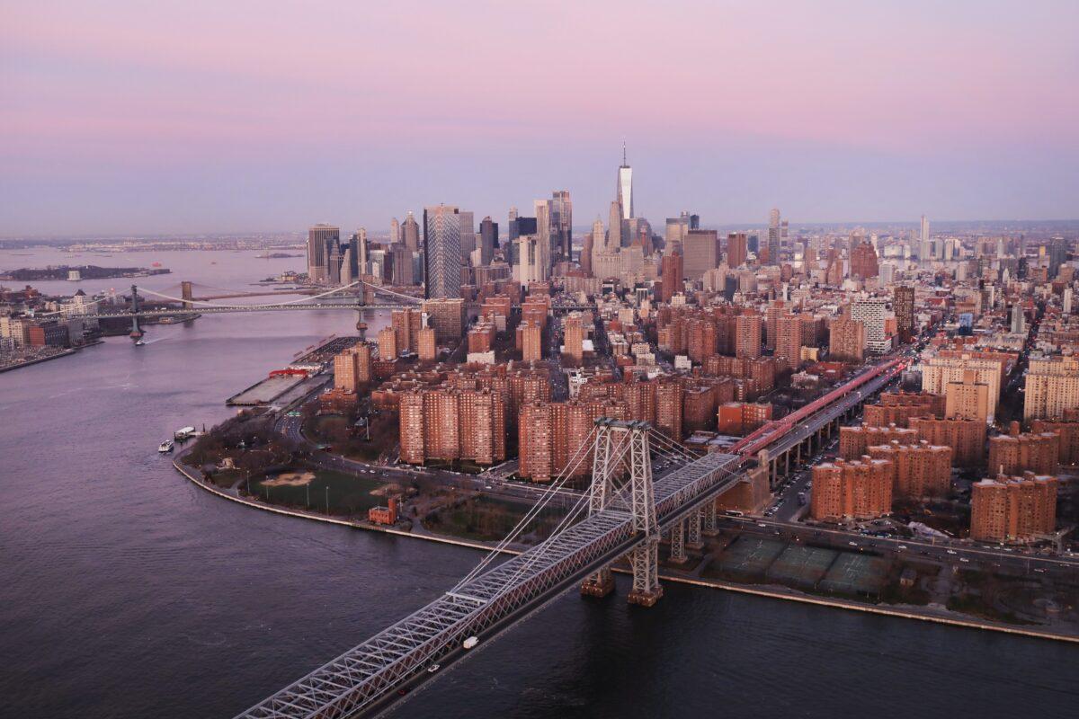 Dawn breaks over Manhattan as New York City struggles to contain the number of coronavirus cases, on March 18, 2020. (Spencer Platt/Getty Images)