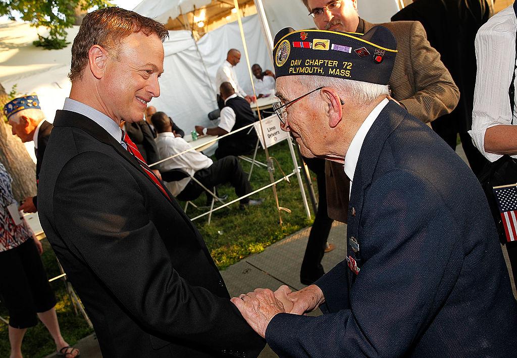 ©Getty Images | <a href="https://www.gettyimages.com/detail/news-photo/gary-sinise-talks-with-a-wwii-veteran-backstage-at-the-25th-news-photo/493867531?adppopup=true">Paul Morigi</a>