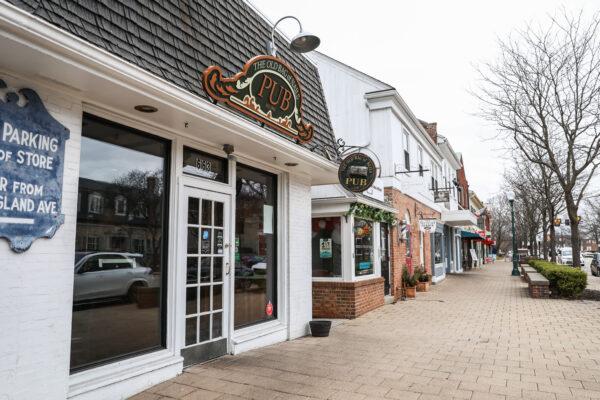 Many stores are closed and others are essentially empty in the City of Worthington in Columbus,Ohio, on March 17, 2020. (Charlotte Cuthbertson/The Epoch Times)
