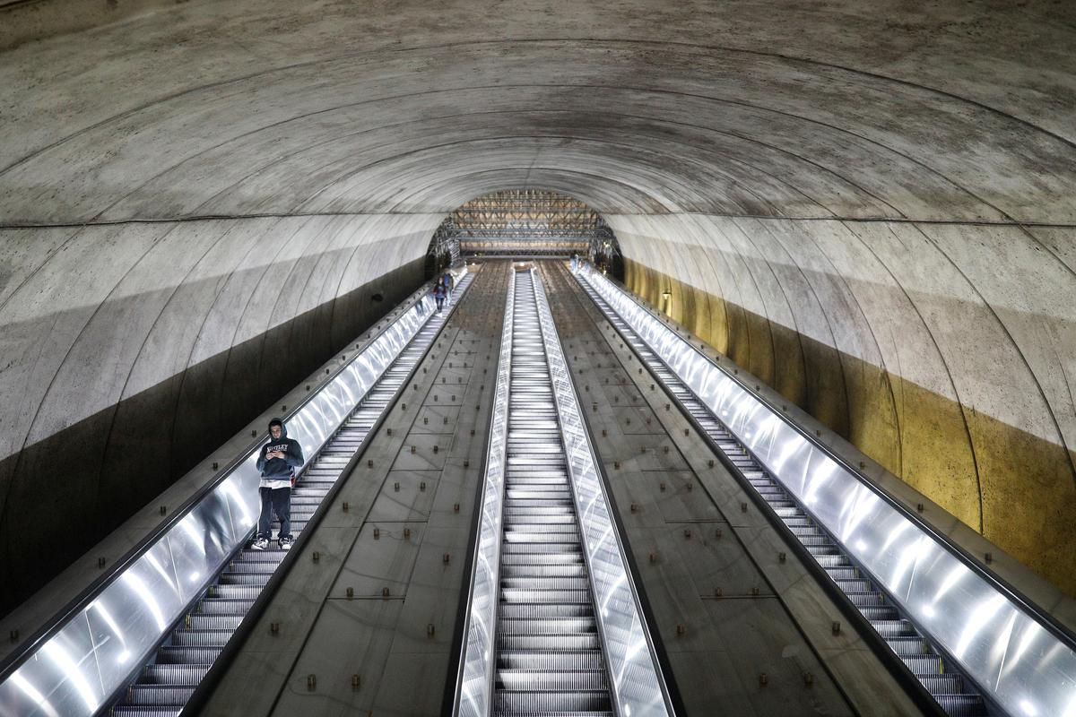 People descend down the Bethesda Metro train station escalator at commuter rush iin Bethesda, Maryland, on March 16, 2020. (Tom Brenner/Reuters)