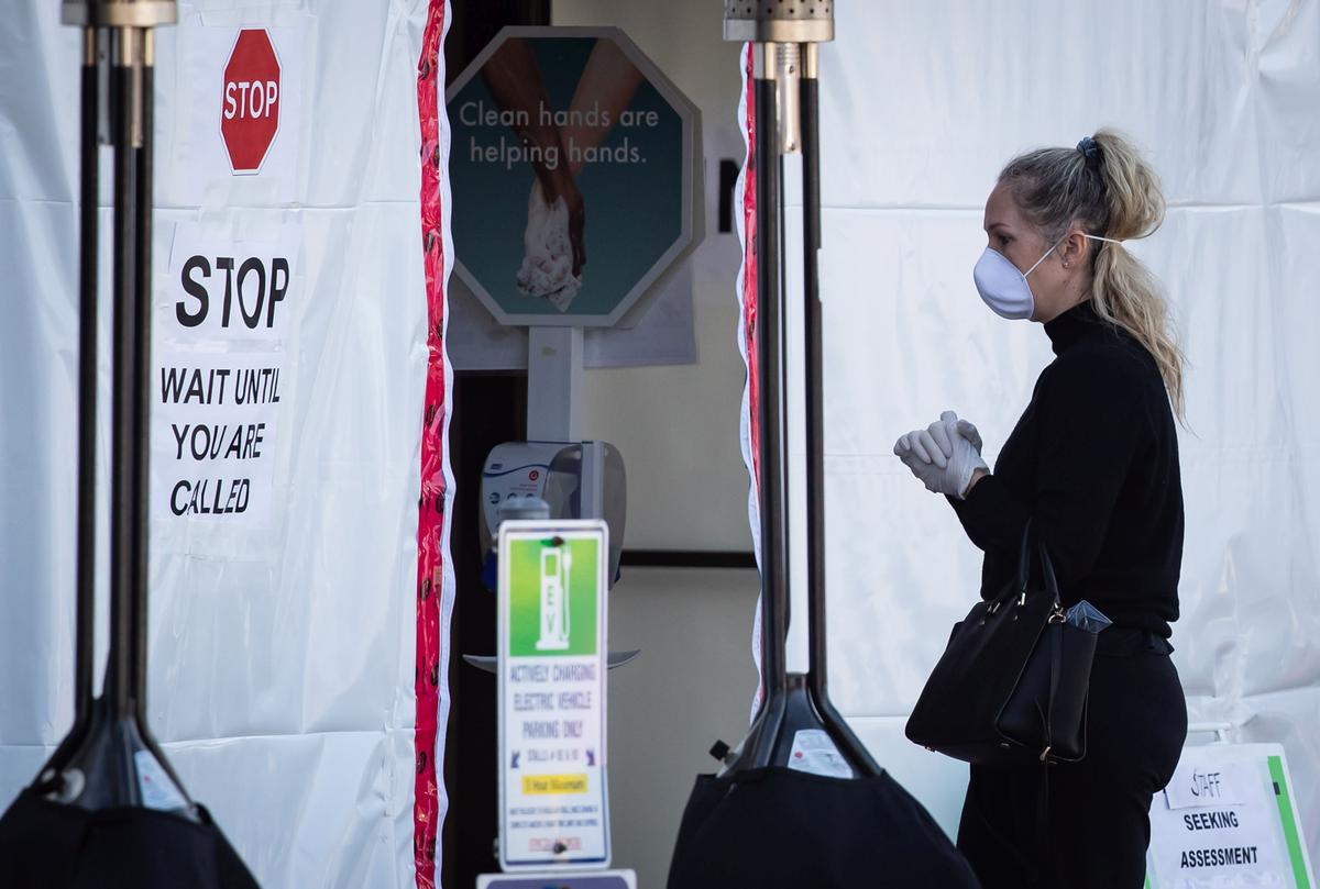 BC Government Brings Back Mask Mandate in Health Care Settings