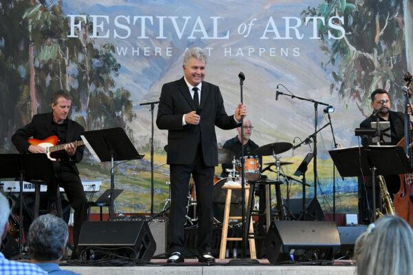 Steve Tyrell performs onstage at the Festival of Arts Celebrity Benefit in Laguna Beach, Calif., on Aug. 25, 2018. (Michael Kovac/Getty Images for Festival of Arts)