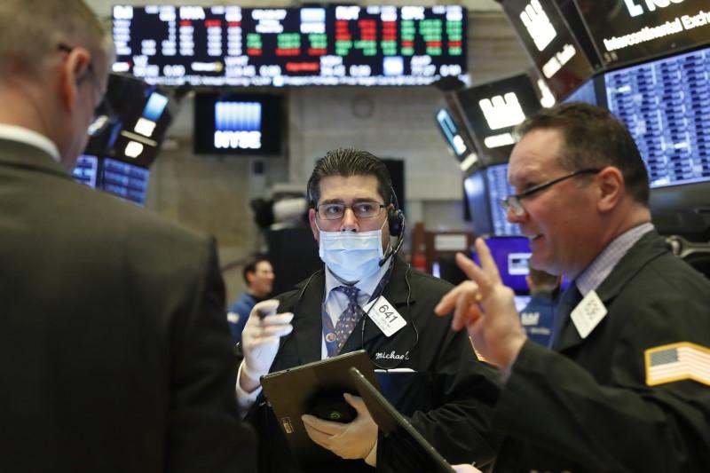 Traders work on the floor of the New York Stock Exchange in New York on March 20, 2020. (Reuters/Lucas Jackson)