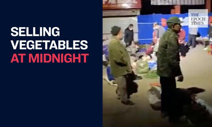 Chinese Peasants Sell Vegetables at Midnight to Stay Away from Police