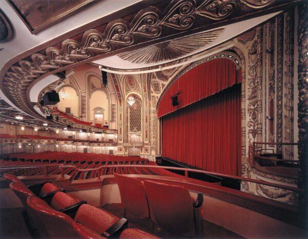 Cadillac Palace auditorium. (Broadway in Chicago)