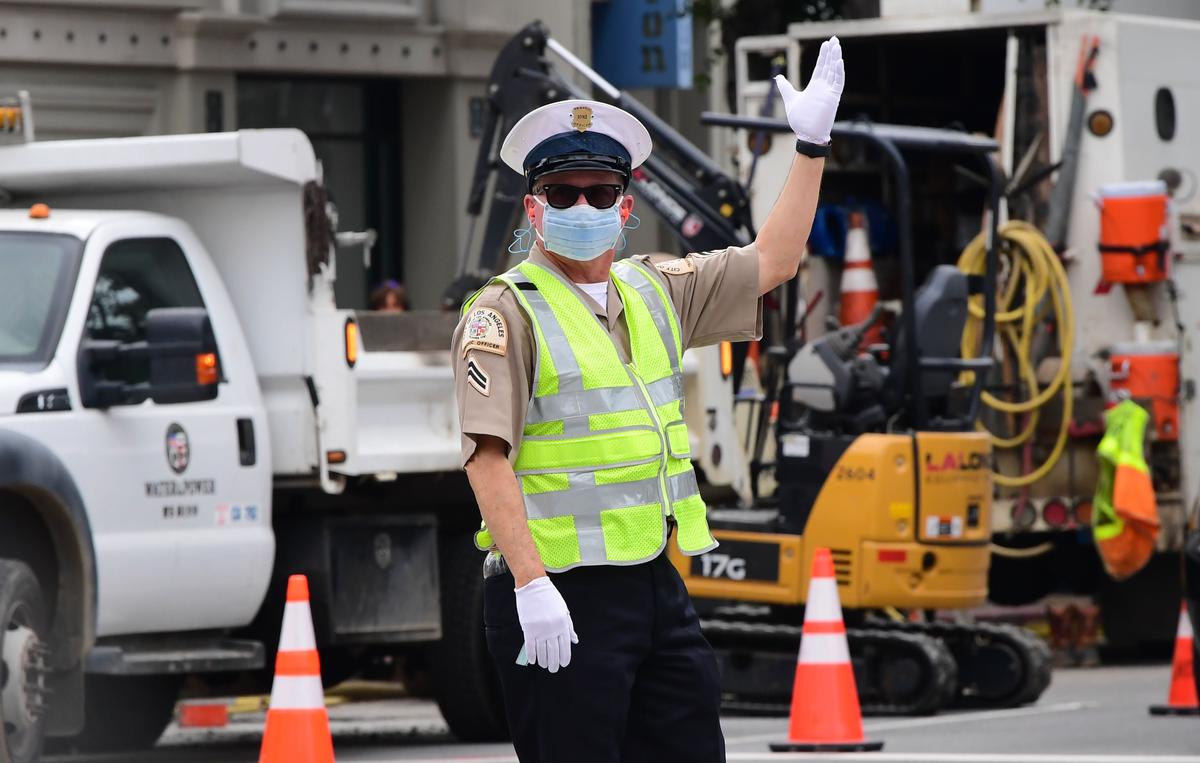 A traffic officer wears a mask as he directs traffic in Los Angeles , California, on March 24, 2020. (Frederic J. Brown/AFP via Getty Images)