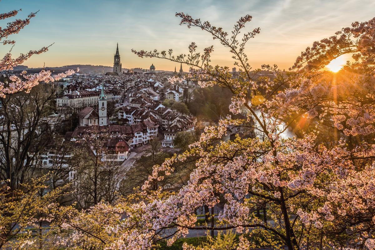 Spring sunset over Old Town Bern. (swiss-image.ch/Jan Geerk)